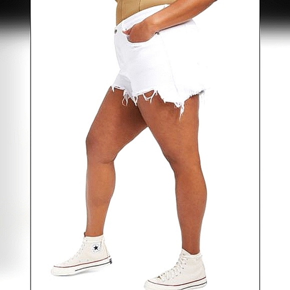 Good American 22 Shorts The Bombshell Destructed White Cut-Off Shorts - Picture 12 of 15